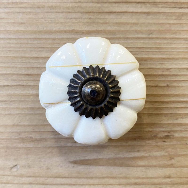 Knob - Carved Bone Flower D4.5cm DC49SH 1